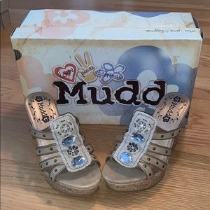 Mudd platform wedges size 7
